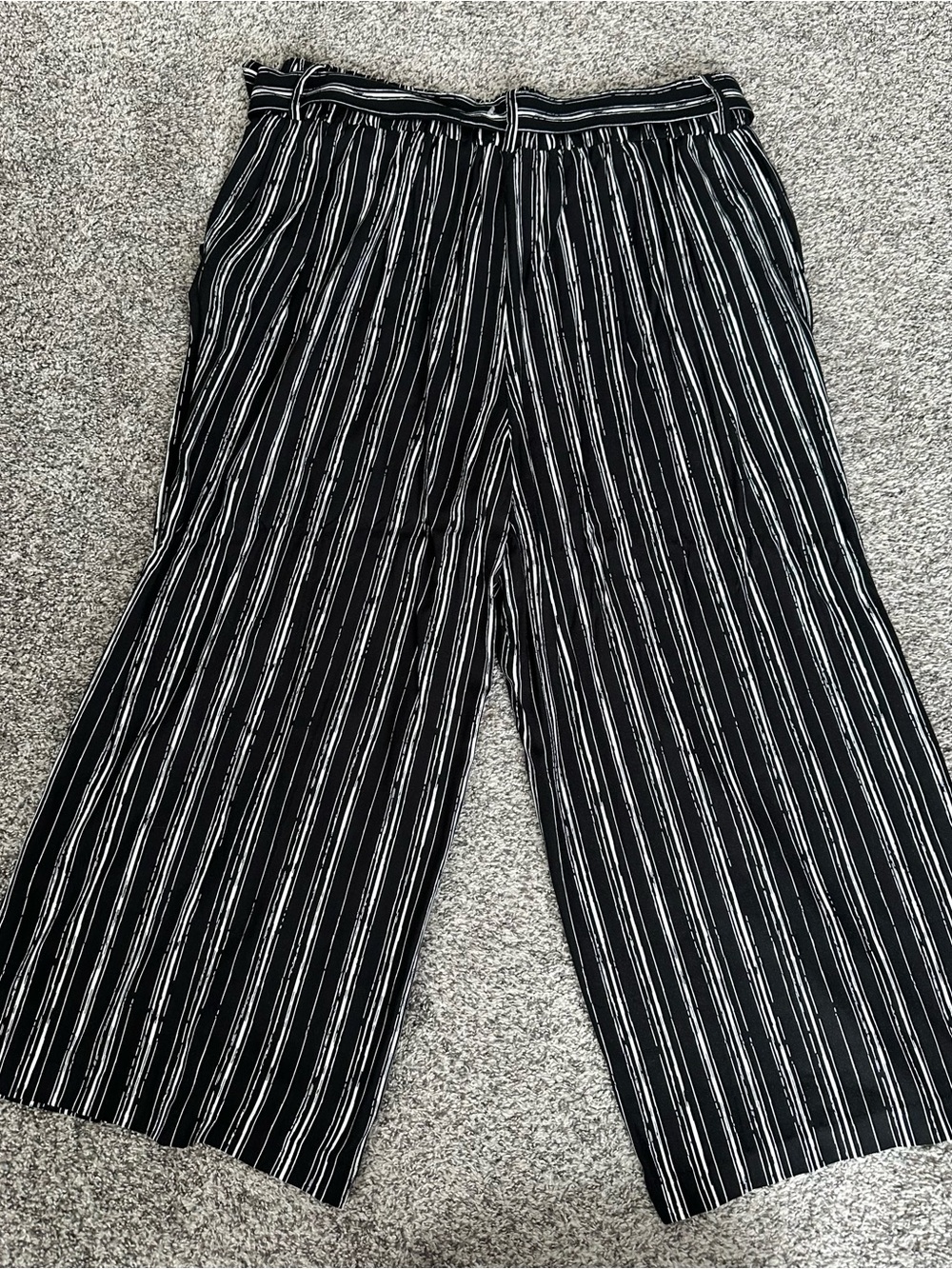 Women’s wide leg crop pants